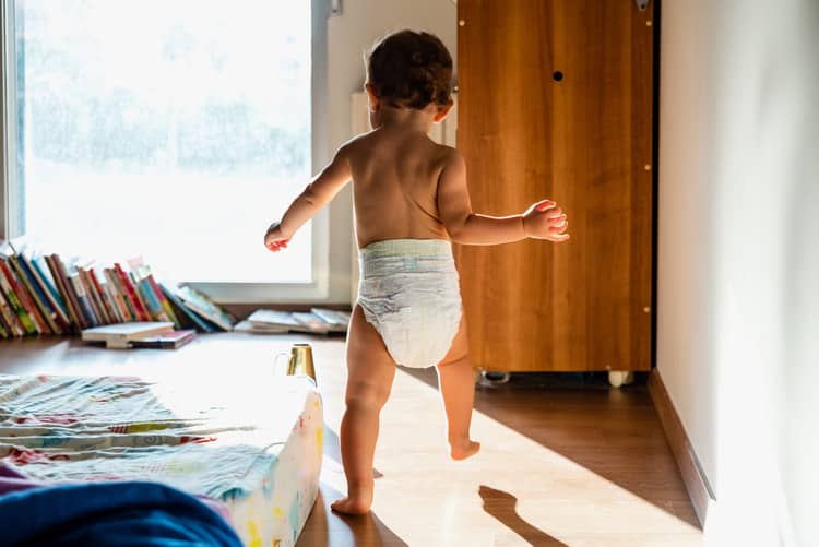 The right time to change the baby's diaper