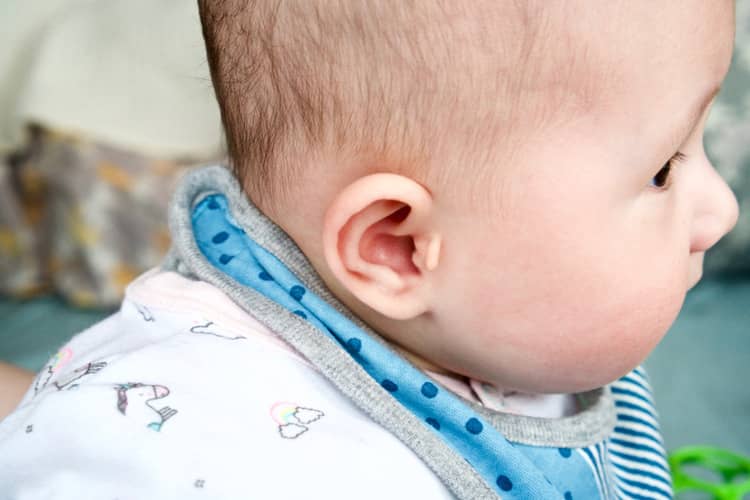 Recumbent head of a newborn