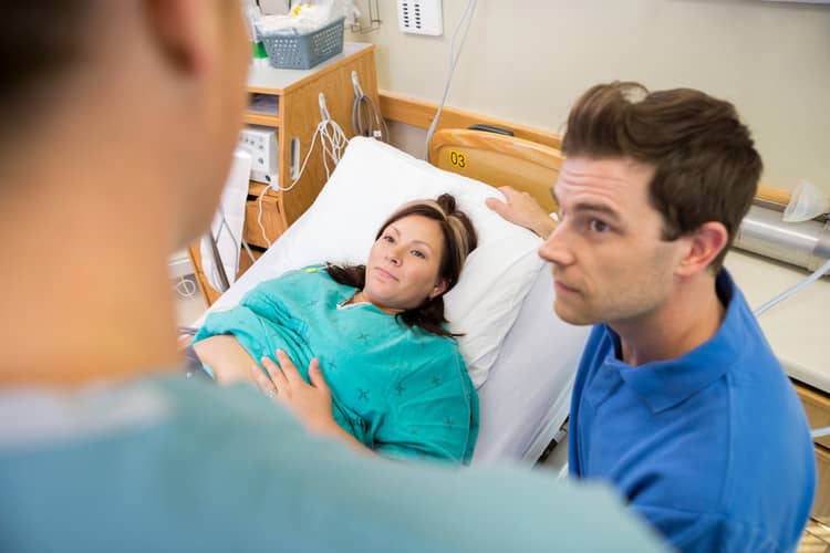 Father during childbirth - communication with staff