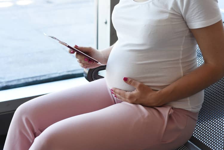 Flying during pregnancy - do you need a medical certificate?