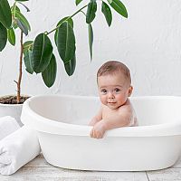 8-month-old baby bath
